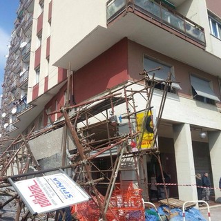 Crollo ponteggio a Zinola, indagini verso la conclusione: rimangono 5 gli indagati