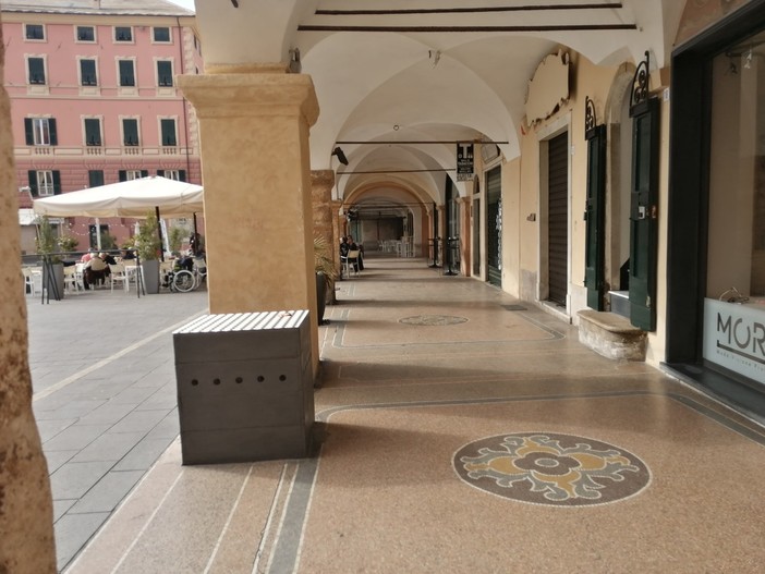 Finale prepara il restyling dei mosaici sotto ai portici di piazza Vittorio Emanuele