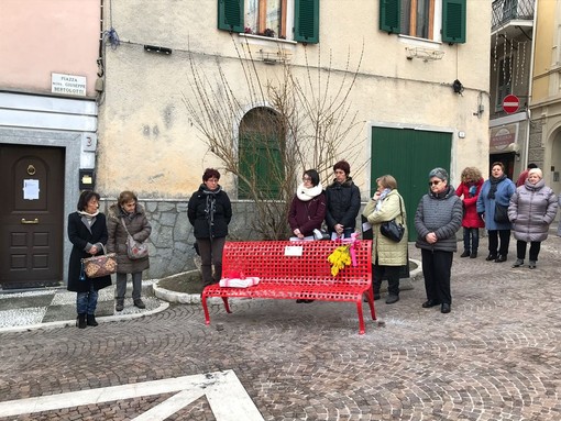 Altare: inaugurata oggi la &quot;panchina rossa&quot; contro la violenza sulle donne