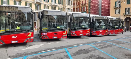 Savona, il Tpl Day per il trasporto sostenibile riunisce i savonesi in piazza Mameli in un'atmosfera di festa