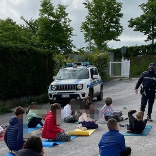 Educazione stradale e civica: la polizia locale di Carcare incontra gli studenti delle scuole medie