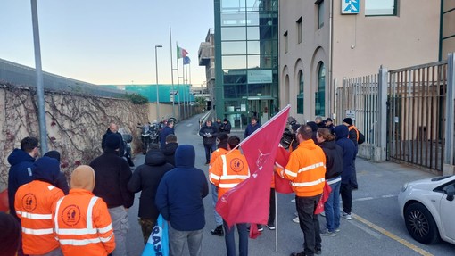 Autorizzazione annuale lavoratori Articolo 16 nel porto di Savona-Vado: disposto un rinvio al 31 marzo (FOTO e VIDEO)