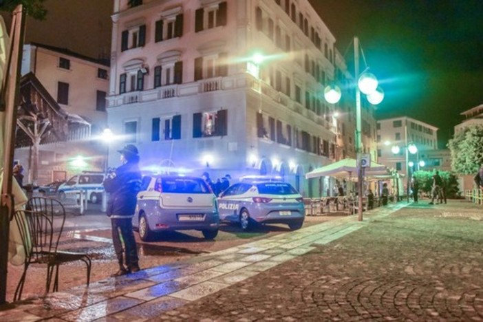 Accoltellamento in Darsena, 18enne davanti al Gip si avvale della facoltà di non rispondere