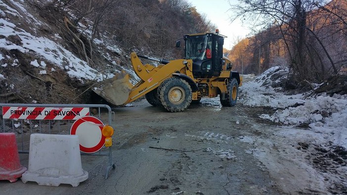 Frana sulla Strada Provinciale 15 Carcare-Melogno, riapertura in serata