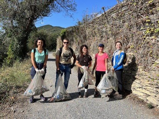 Albenga, volontari al lavoro per la pulizia straordinaria della via Julia Augusta