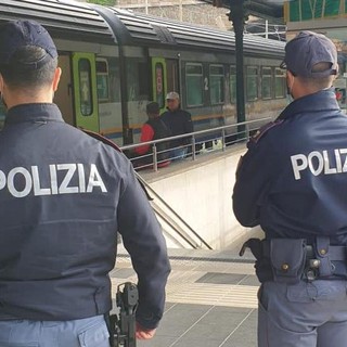 Principe, fermato in stazione con arco, frecce e pistola: denunciato 22enne