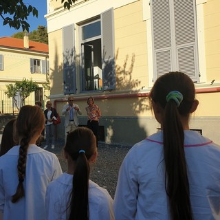 Primi giorni di scuola a Pietra Ligure, il saluto dell'amministrazione comunale: &quot;Quest’anno inizia con il sorriso&quot; (FOTO)