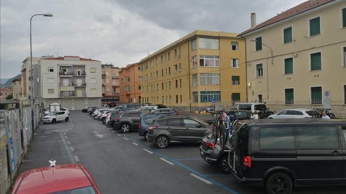 Finale si prepara all'arriva della EWS: piazzale Vuillermin diventa un paddock, stop ai parcheggi