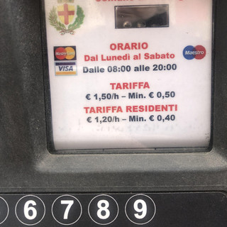 Albenga, Tomatis: &quot;I parcometri non accettano carte di credito e bancomat, fioccano le multe&quot;