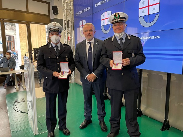 Bergeggi, onorificenze per il sovrintendente capo della Polizia Locale Fabrizio Mazzarotto e per il commissario capo Enrico Canepa