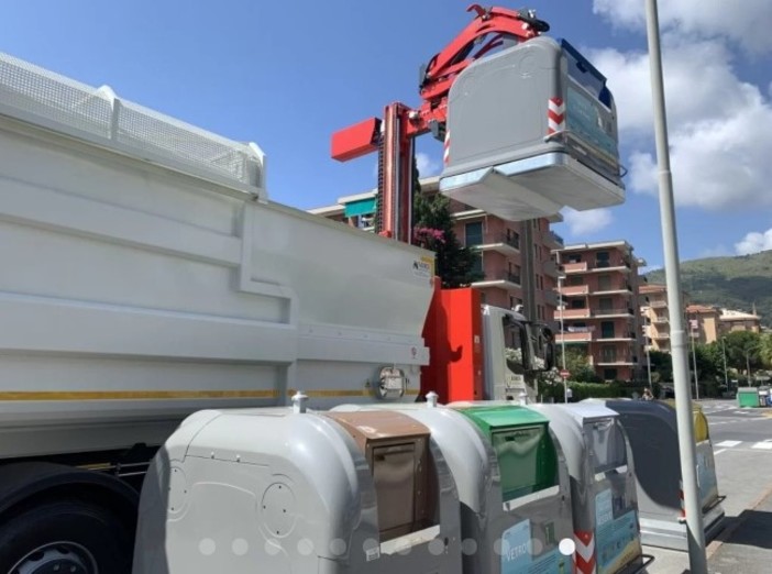 Andora, iniziata la posa delle nuove campane nelle 43 isole ecologiche del centro cittadino