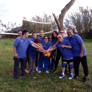 I ragazzi della pallavolo unificata di Albenga in partenza per i play the games di Arezzo targati Special Olympics