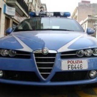 Savona: da' in escandescenze in Piazza del Popolo e inveisce contro gli agenti. Arrestato