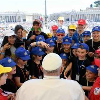 Il Papa chiude con una grande festa la prima Giornata mondiale dei bambini