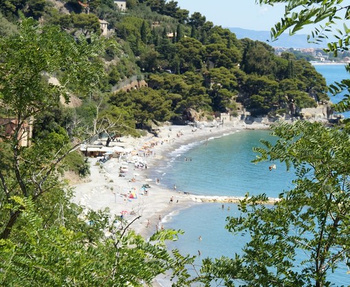 Alassio, perdita nelle tubature dell'acquedotto a Punta Murena: lavori in giornata