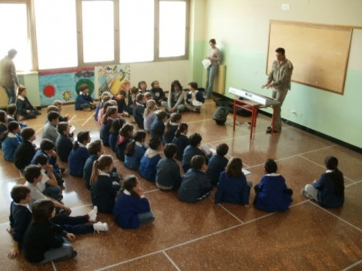 Dai bambini di Laigueglia un aiuto alla Scuola di San Felice Emilia