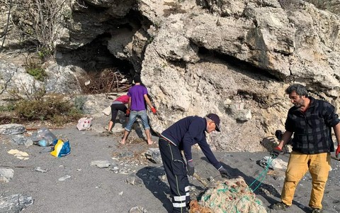 Bergeggi, maxi pulizia dai rifiuti del Lido delle Sirene: &quot;Restituita dignità ad un luogo magico&quot; (FOTO)