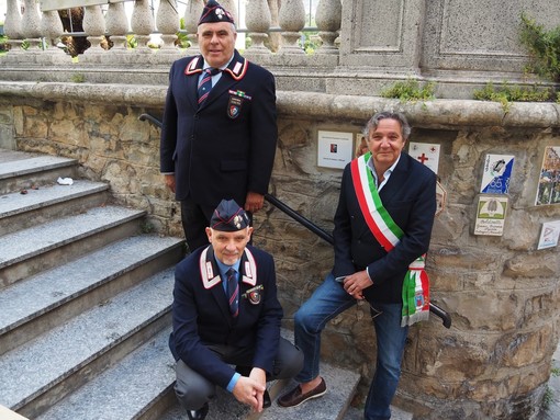 Nuova piastrella sul famoso Muretto: è dedicata all'Associazione Nazionale Carabinieri, sezioni di Alassio e Albenga