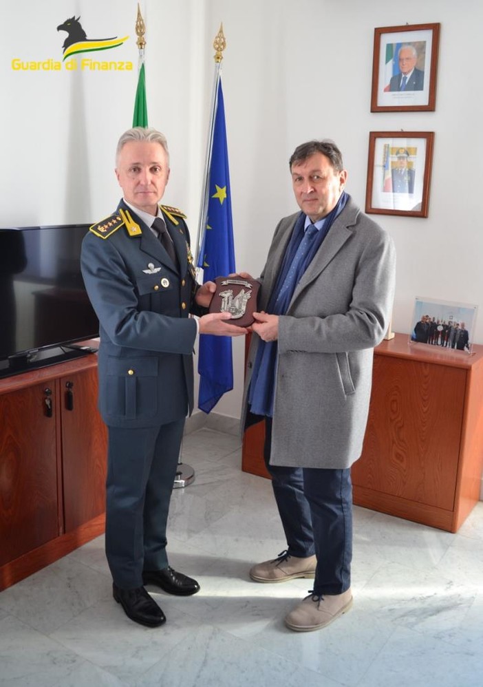 Savona, il Prefetto De Rogatis visita il comando provinciale della Guardia di Finanza