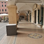 Finale prepara il restyling dei mosaici sotto ai portici di piazza Vittorio Emanuele