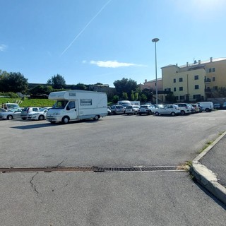 Savona, blitz dei vandali in via Bonini, tagliate le gomme a quattro auto