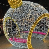 Savona, albero di Natale in piazza Sisto e punti selfie in alcune zone della città