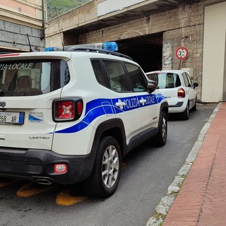 Finale, l'olfatto di Ray non sbaglia: tre stranieri segnalati per detenzione di droga a uso personale