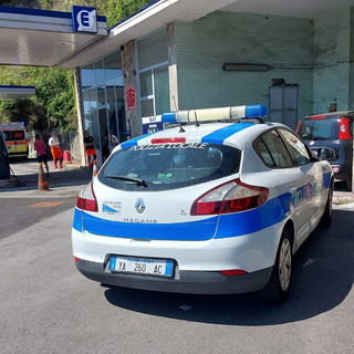 Colpita da un'auto al distributore della Margonara: una ragazza in codice giallo al San Paolo