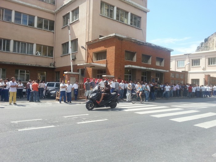 Finale Ligure: esplode la rabbia dei lavoratori della Piaggio, proclamato lo &quot;stato di agitazione&quot;