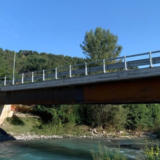 Pallare, il viceministro Rixi all'inaugurazione del nuovo ponte in località Malagatti