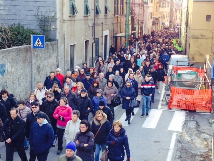 Fedeli pellegrini verso la Madonna di Misericordia di Savona