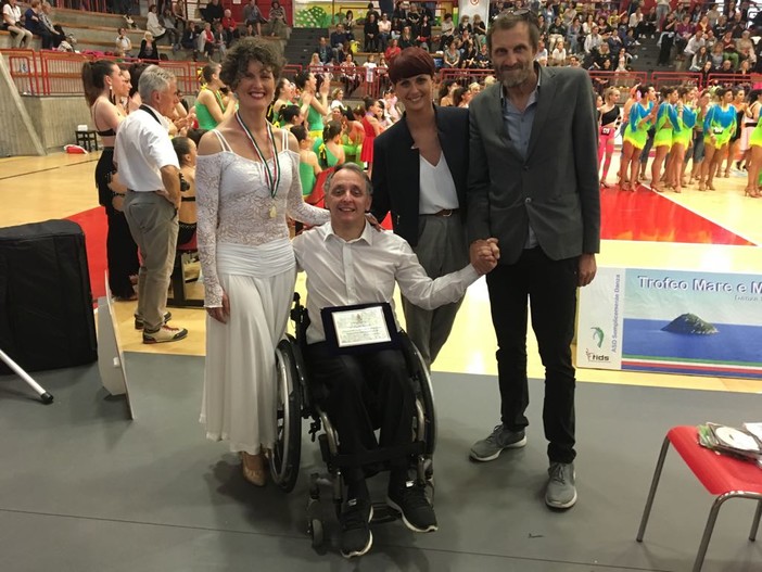 Targa alla carriera ad Enrico Gazzola, finalista mondiale di danza paraolimpica