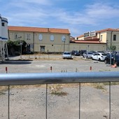 Savona, parcheggia dentro l'area di cantiere di Villa Pizzardi, auto fatta rimuovere dai vigili