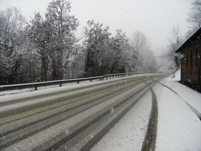 Meteo: continua la fase fredda e instabile, nevicate fino a bassa quota