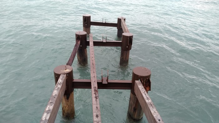 Albissola, la mareggiata danneggia il pontile della Margonara. Il sindaco: &quot;La struttura ha retto&quot;