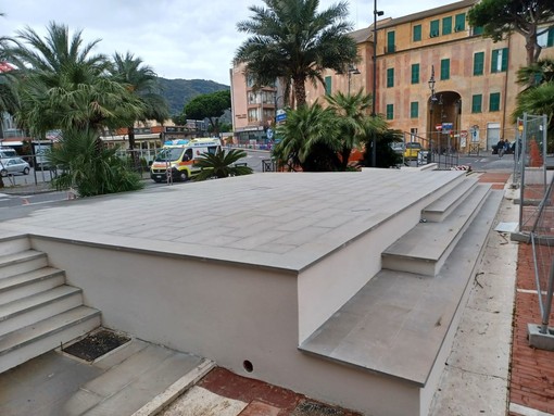 Albenga inaugura il nuovo palco di Piazza del Popolo: &quot;Un gioiello tecnologico e architettonico