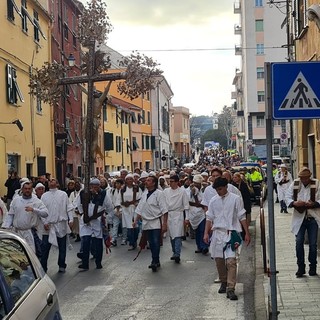 Savona si ferma per la Madonna della Misericordia, i savonesi in pellegrinaggio al Santuario (FOTO)