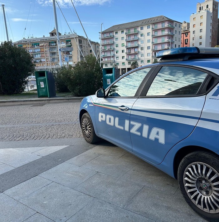 Savona, esibisce documenti falsi: moldavo arrestato dalla Polizia di Frontiera Marittima