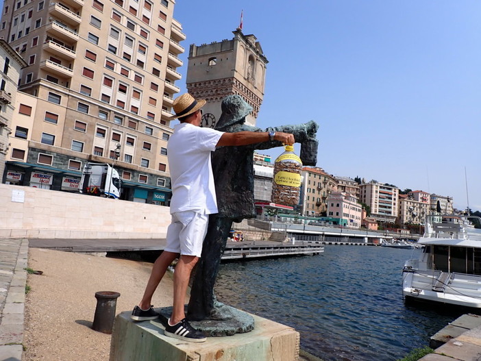 Assonautica Savona raccoglie 5000 mozziconi in Darsena: “La lotta contro l'inquinamento marino continua”