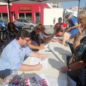 Senzaprontosoccorsosimuore, in sole 3 ore al mercato di Albenga raccolte 800 firme