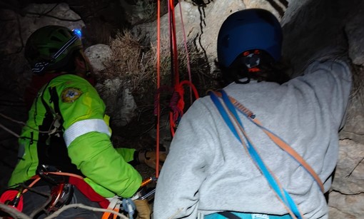 Finale, rocciatori senza luci recuperati dal Soccorso alpino e Vigili del fuoco