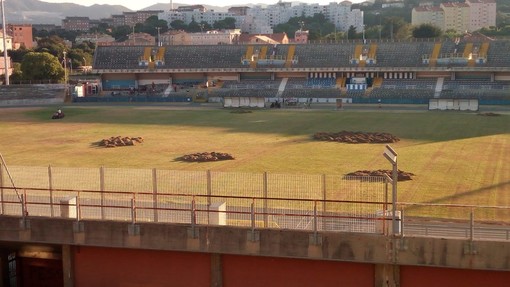 I lavori di rizollatura dello stadio Bacigalupo, avvenuti lo scorso settembre