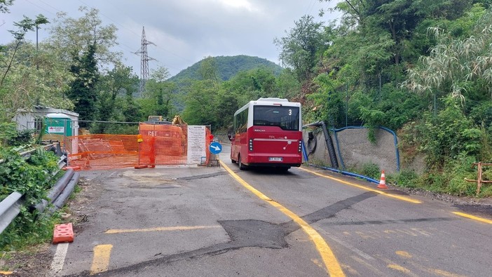 Savona, i residenti del Santuario tirano un sospiro di sollievo: riaperta a senso unico alternato la Sp12