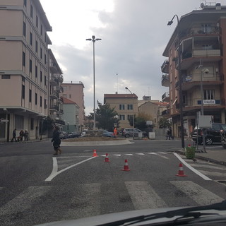 Albenga, continuano i lavori alla rotonda di piazza XX settembre