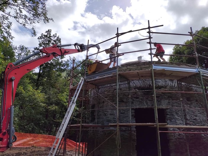 Urbe, proseguono i lavori di restauro alla cappella e alla neviera della Gattazé (FOTO)