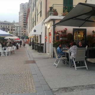 Viaggio nelle riaperture a cena di bar e ristoranti nel savonese: &quot;Il coprifuoco alle 22 è inaccettabile, ci penalizzerà parecchio&quot;