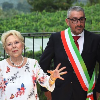 Nelle foto: la soprano Renata Scotto in visita a Tovo San Giacomo (foto di Silvio Fasano)