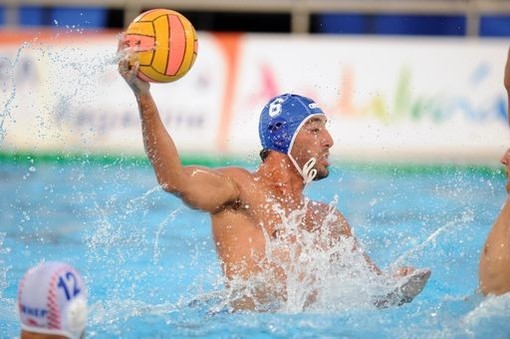 Pallanuoto, premiati i giocatori savonesi che hanno fatto la storia dei successi Biancorossi