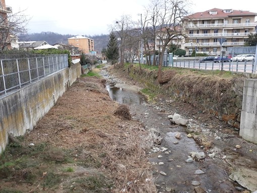 Carcare, continua l'attività di prevenzione dei rischi alluvionali: intervento sul rio Nanta (FOTO)