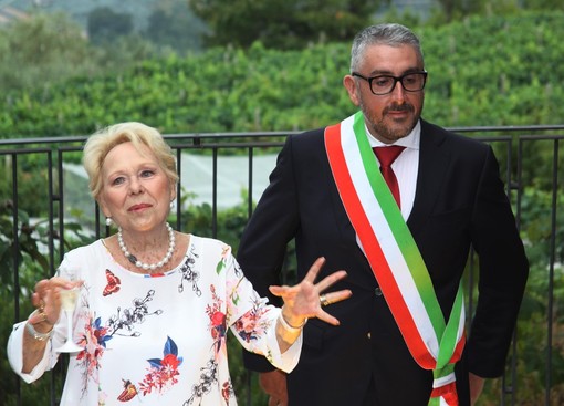 Nelle foto: la soprano Renata Scotto in visita a Tovo San Giacomo (foto di Silvio Fasano)